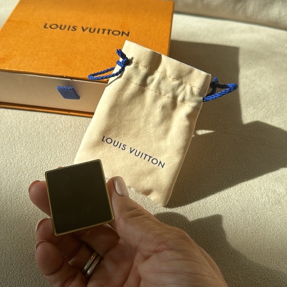 Louis Vuitton AUTHENTIC Nanogram Phone Ring Holder Gold - Picture 2 of 2